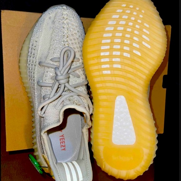 Adidas Yeezy Boost 350 V2 Light, Men 7 / Women 8 - Picture 3 of 3